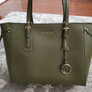 BRAND NEW LARGE MICHAEL KORS BAG
